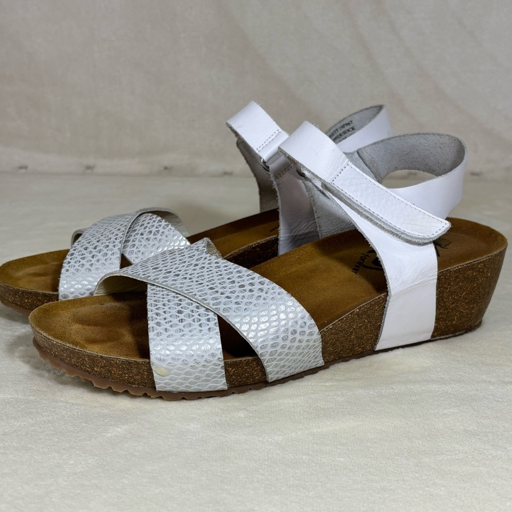 OTBT Women’s Harriett White Shimmer Wedge Sandals Size M